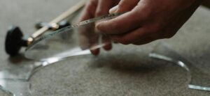 玻璃基板技術與AI先進封裝供應鏈分析示意圖