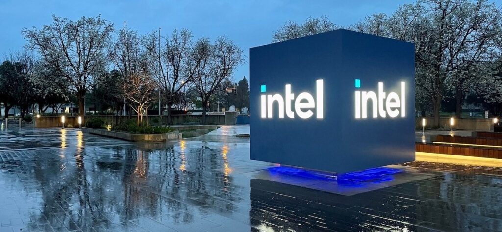 先進封裝市場供需分析：Intel EMIB-T與台積電CoWoS競爭格局